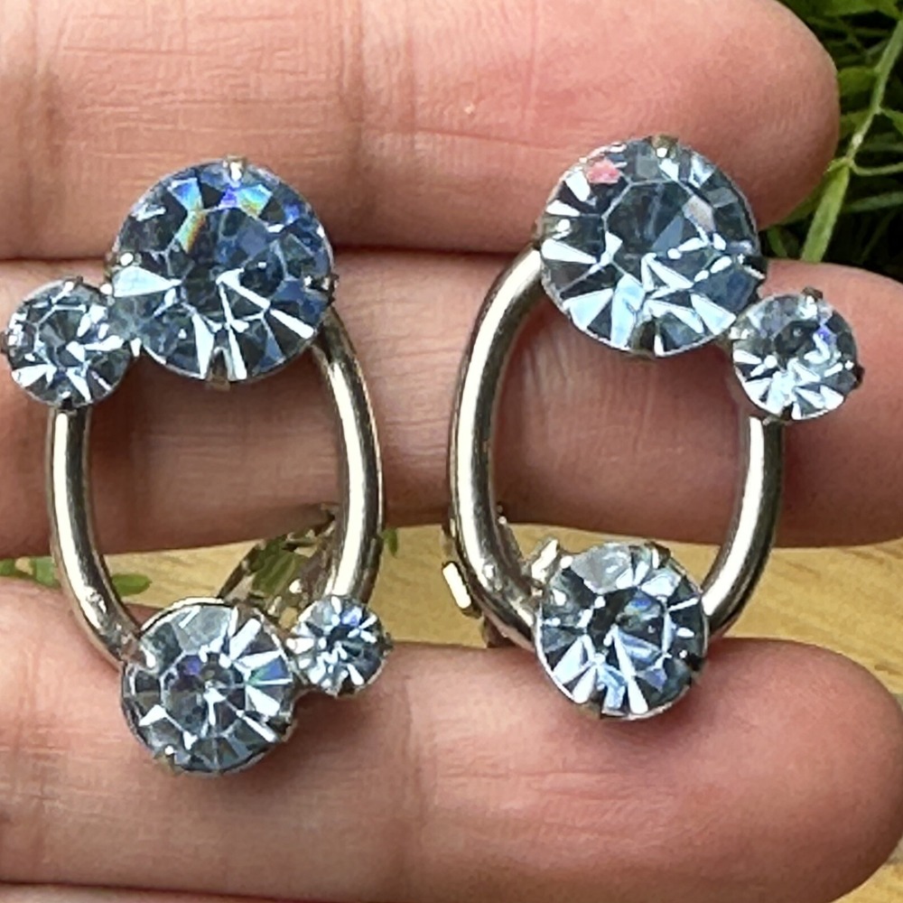 VTG Earrings Clips 1‎ Inch Sky Blue Glass Sparkly Rhinestones Oval Silver MCM